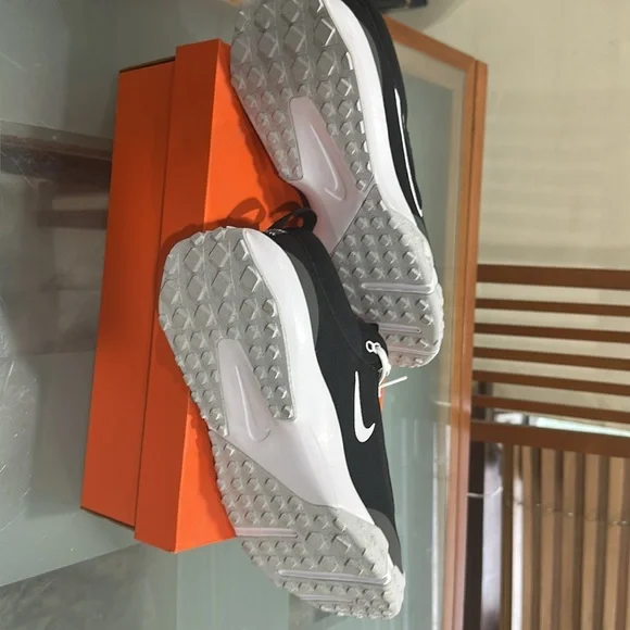 Nike. Air Diamond Varsity Turf Sneakers New never worn - Picture 4 of 7